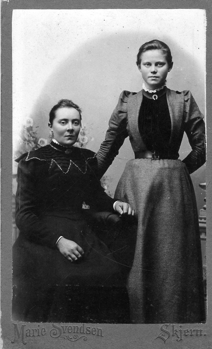 Methea Poulsen og en veninde